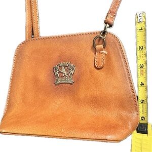 Elegant Tan Leather Shoulder Bag
